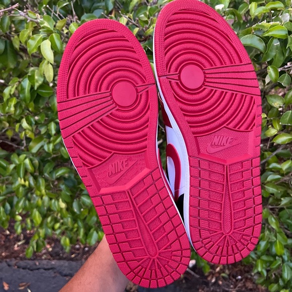 Nike Air Jordan 1 Low ALT Bulls MEN’S SIZE [US 11 M] New with Box - Picture 5 of 11